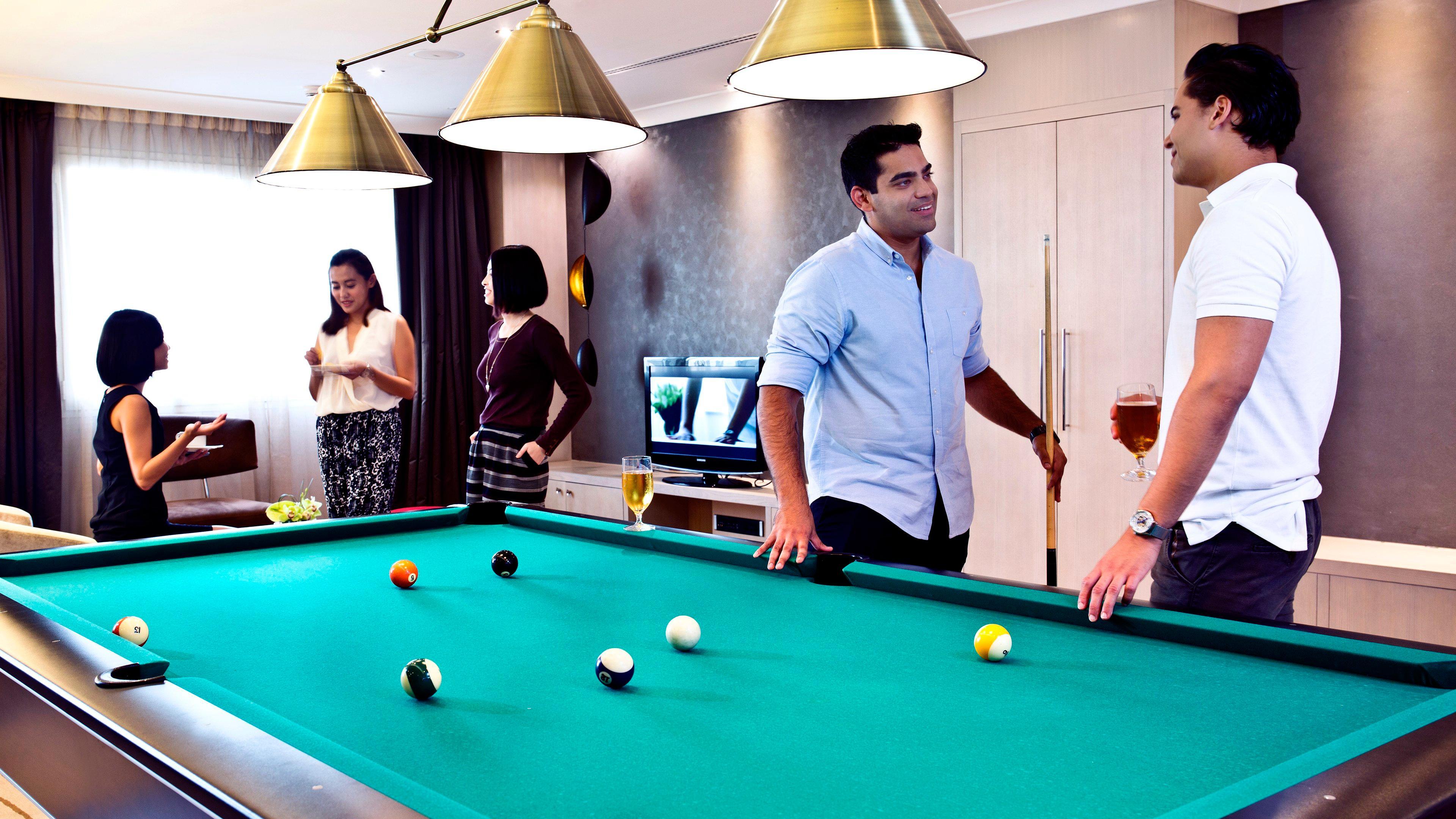 Отель Crowne Plaza Dubai Deira By Ihg Экстерьер фото A pool table