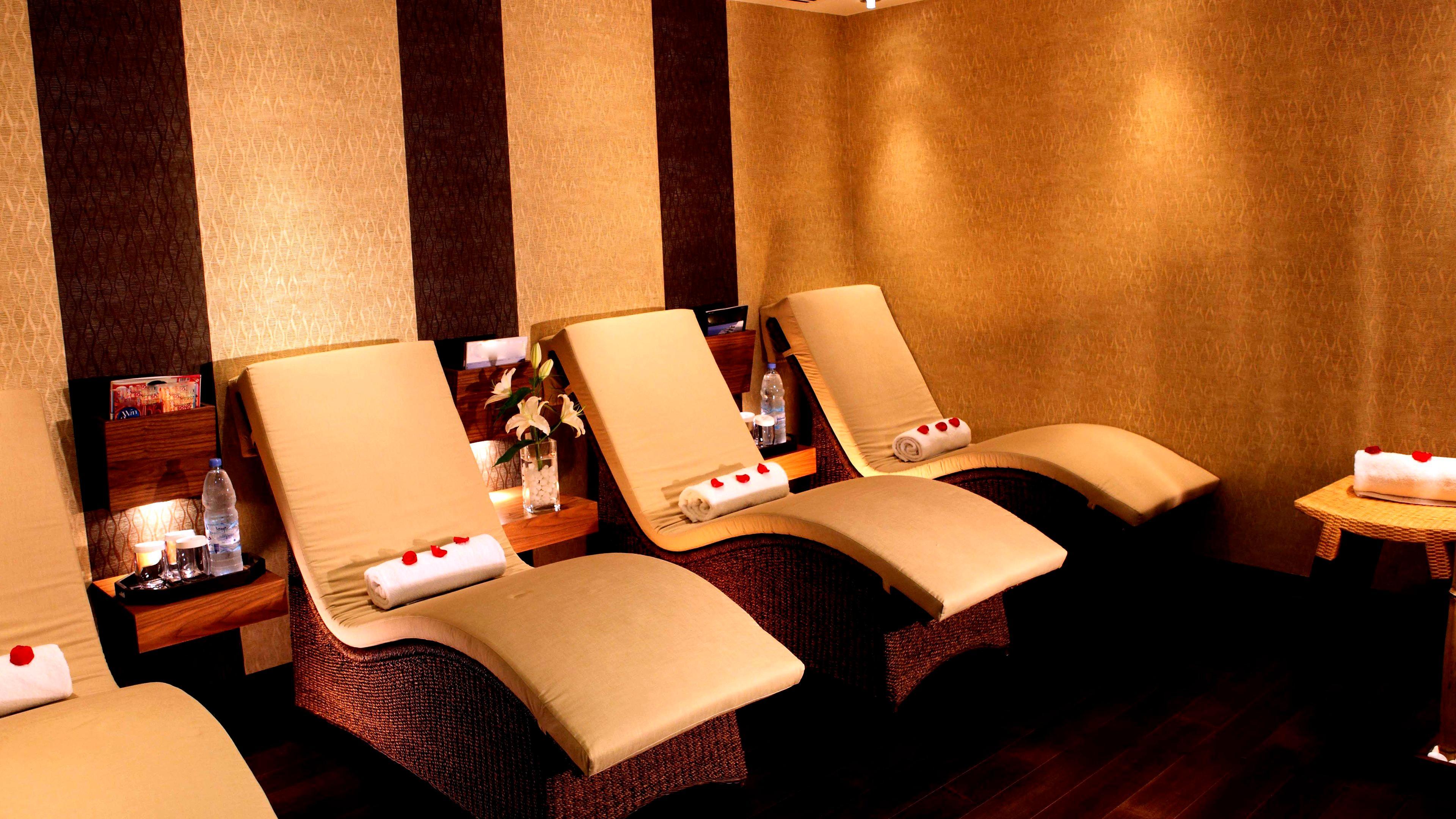 Отель Crowne Plaza Dubai Deira By Ihg Экстерьер фото The spa at the Taj Mahal Palace, Mumbai