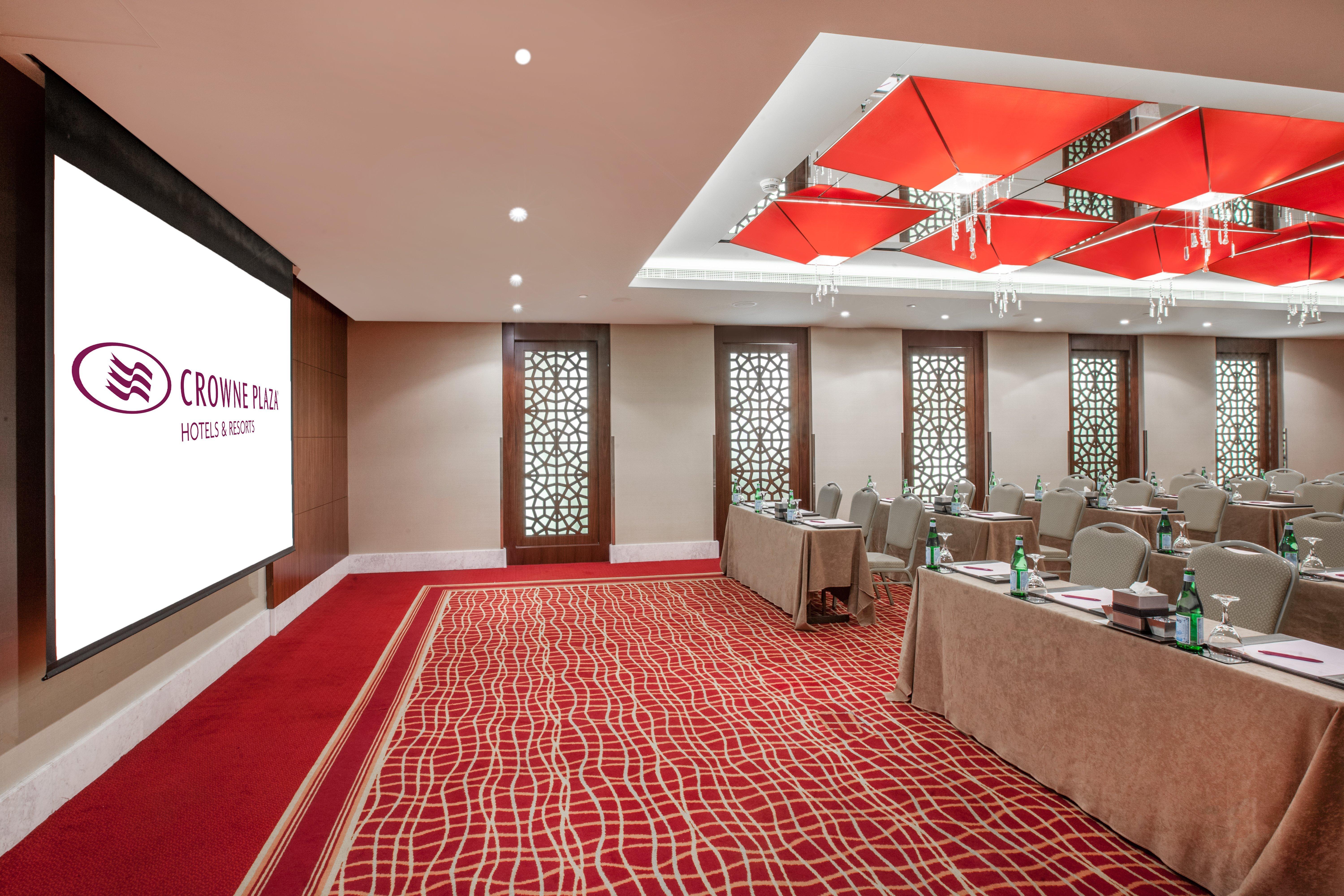 Отель Crowne Plaza Dubai Deira By Ihg Экстерьер фото Meeting room