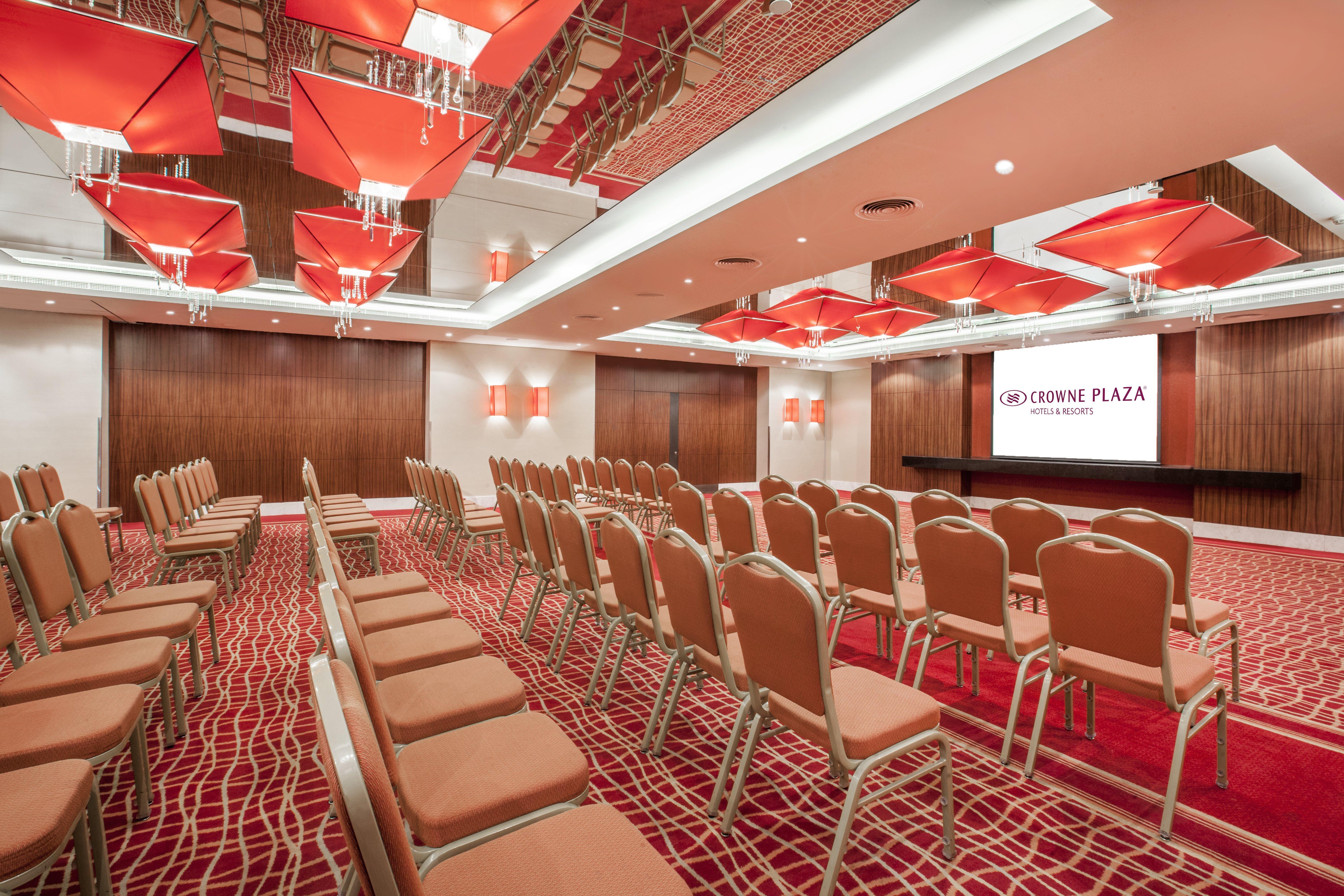 Отель Crowne Plaza Dubai Deira By Ihg Экстерьер фото Meeting room
