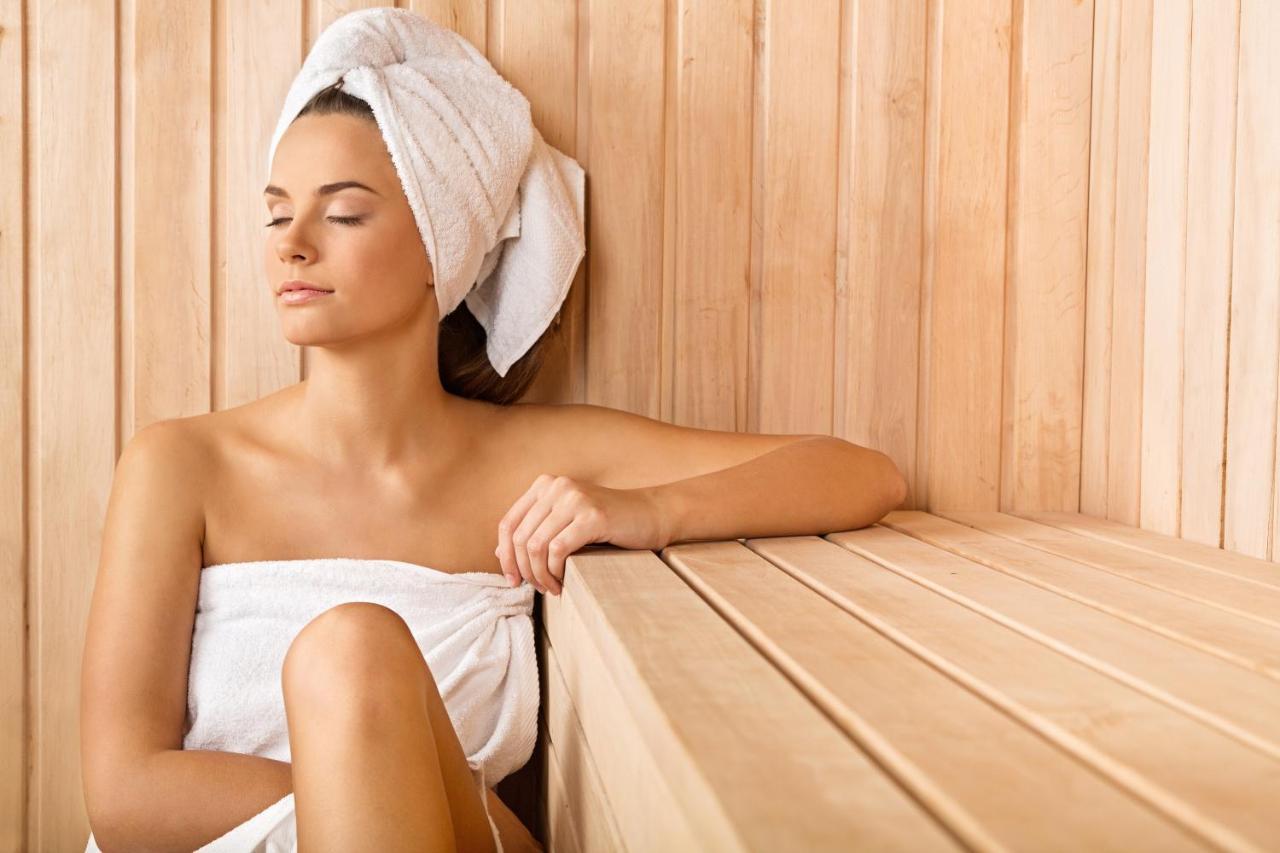 Отель Crowne Plaza Dubai Deira By Ihg Экстерьер фото Sauna bathing